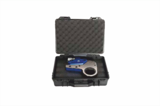 Low profile hydraulic torque wrench
