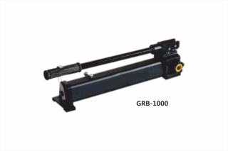 Hand operated hydraulic pump